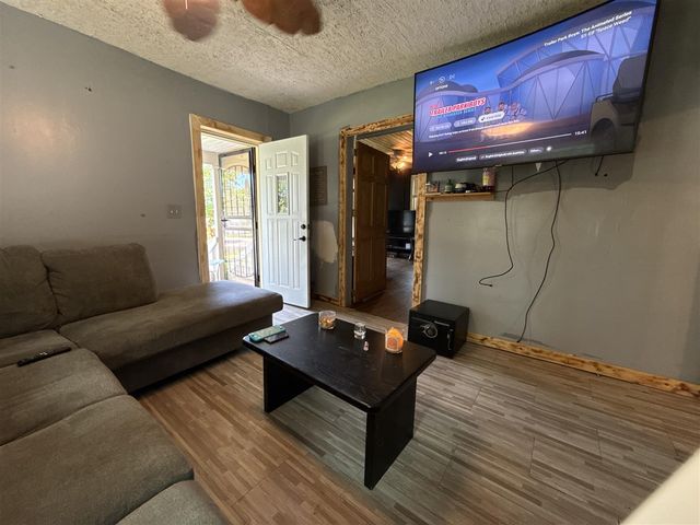 841 N Waterloo Avenue, Jackson, MI 49202