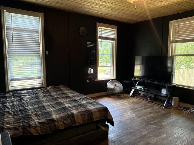 841 N Waterloo Avenue, Jackson, MI 49202