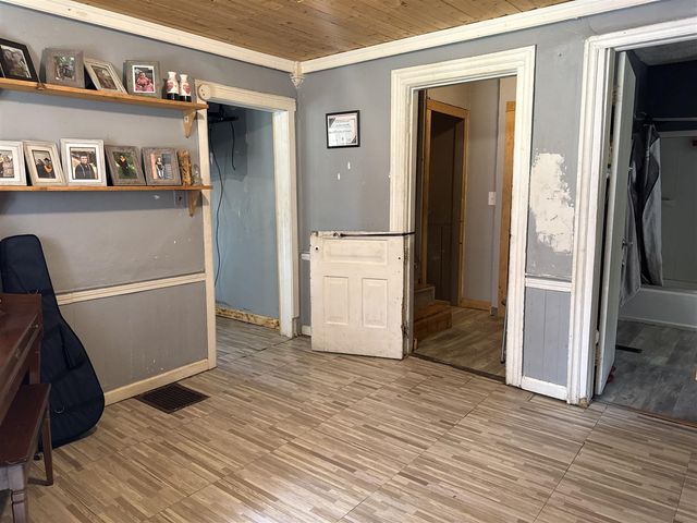 841 N Waterloo Avenue, Jackson, MI 49202