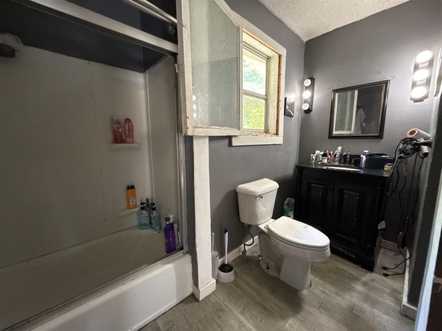 841 N Waterloo Avenue, Jackson, MI 49202