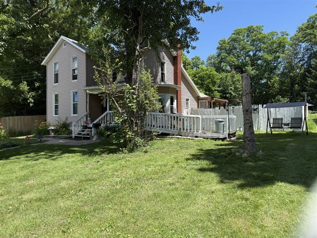841 N Waterloo Avenue, Jackson, MI 49202