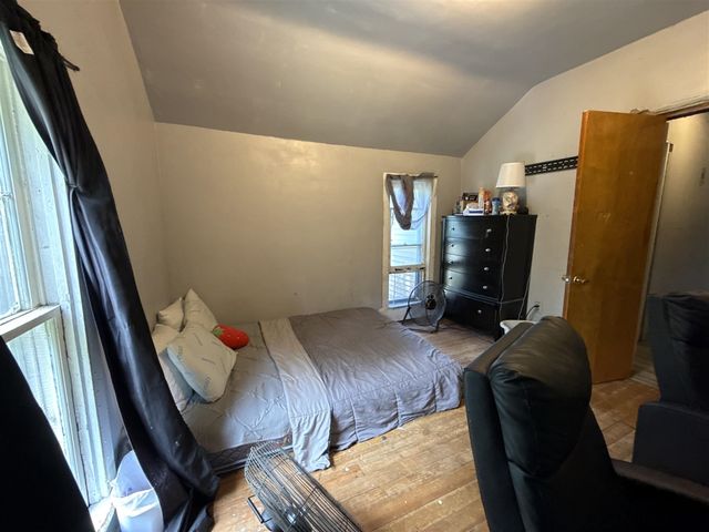841 N Waterloo Avenue, Jackson, MI 49202