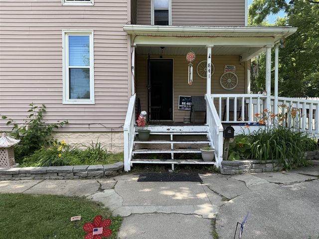 841 N Waterloo Avenue, Jackson, MI 49202
