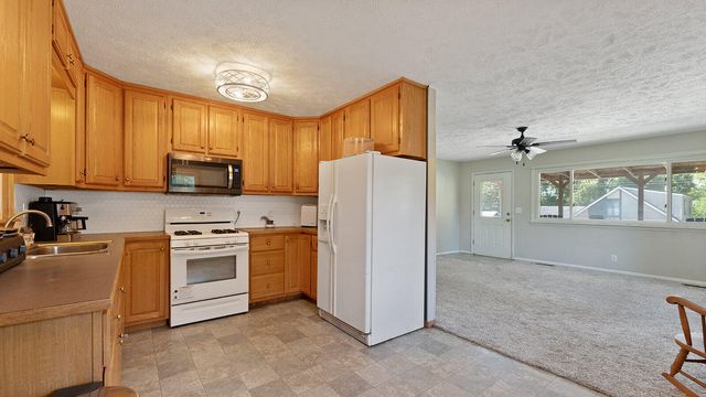 1421 Oakhill Drive, Cassville, MO 65625