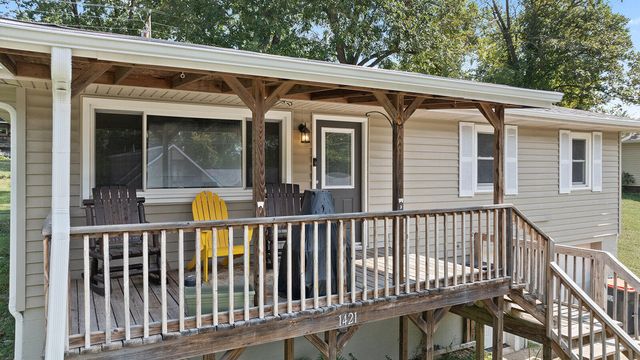 1421 Oakhill Drive, Cassville, MO 65625