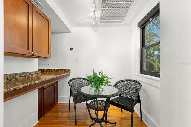 210 22ND AVENUE NE 15, St Petersburg, FL 33704