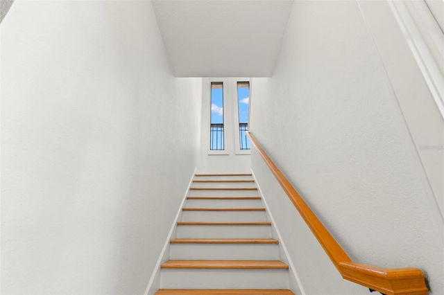 210 22ND AVENUE NE 15, St Petersburg, FL 33704