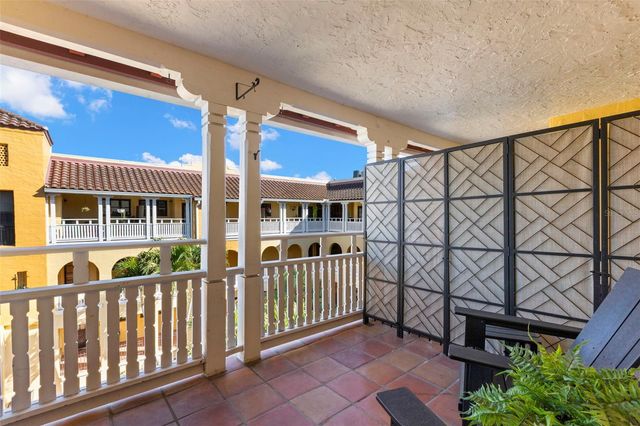 210 22ND AVENUE NE 15, St Petersburg, FL 33704