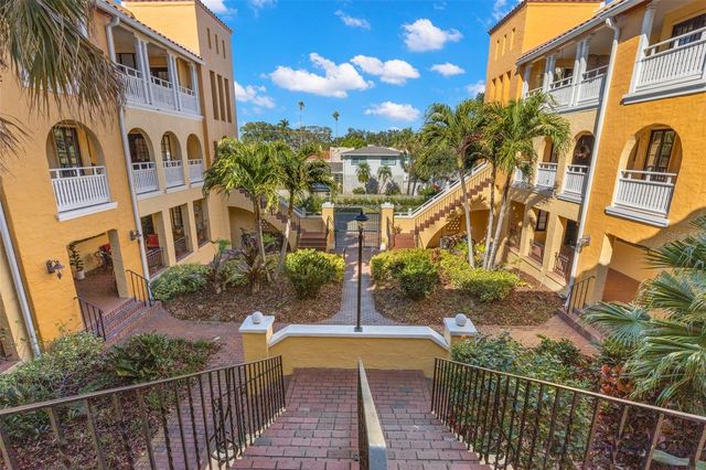 210 22ND AVENUE NE 15, St Petersburg, FL 33704