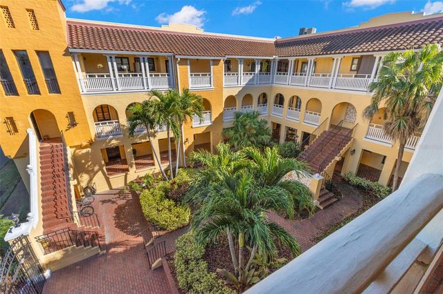 210 22ND AVENUE NE 15, St Petersburg, FL 33704