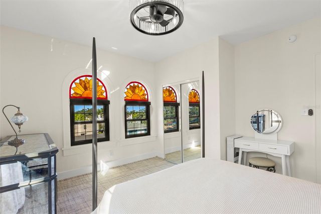 210 22ND AVENUE NE 15, St Petersburg, FL 33704