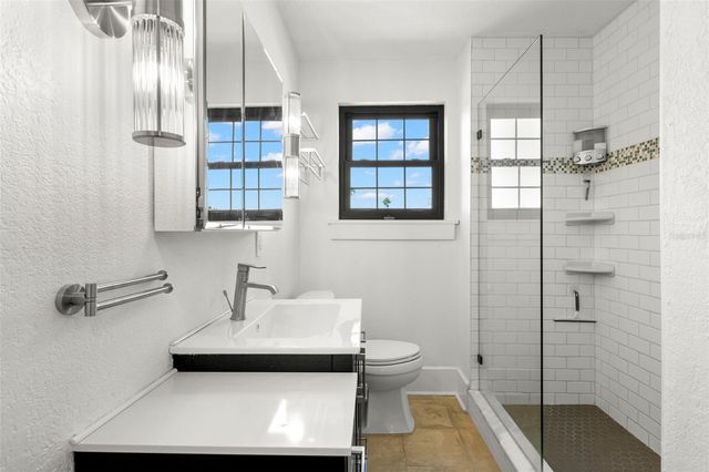 210 22ND AVENUE NE 15, St Petersburg, FL 33704