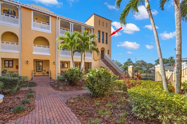 210 22ND AVENUE NE 15, St Petersburg, FL 33704