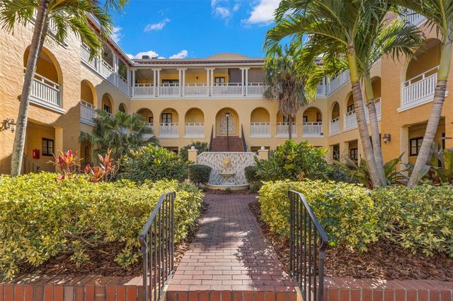 210 22ND AVENUE NE 15, St Petersburg, FL 33704