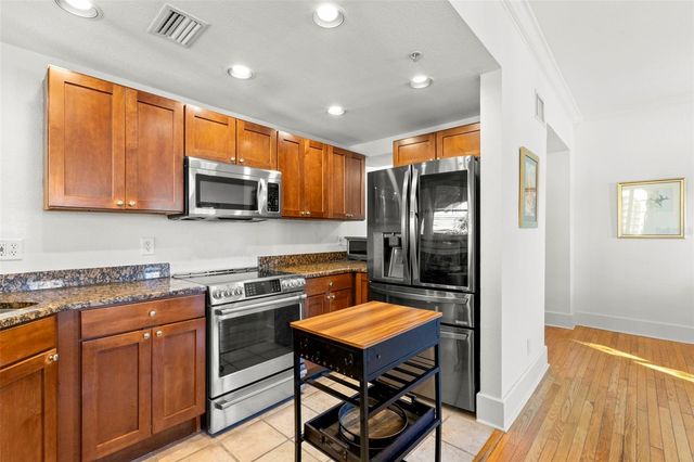 210 22ND AVENUE NE 15, St Petersburg, FL 33704