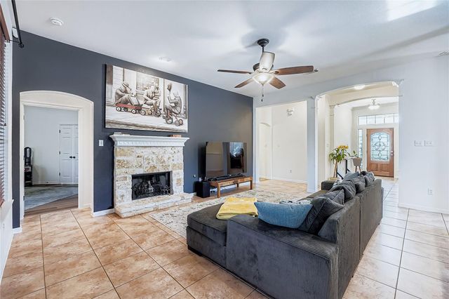 142 Carriage CT, Bastrop, TX 78602