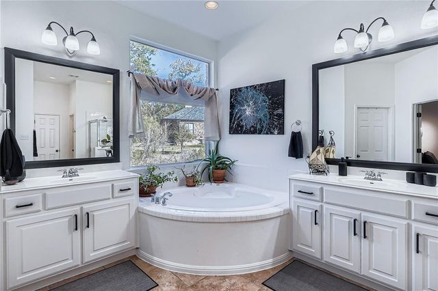 142 Carriage CT, Bastrop, TX 78602