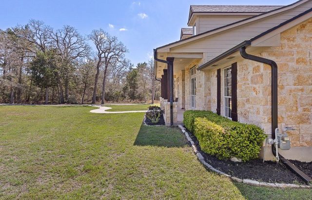 142 Carriage CT, Bastrop, TX 78602