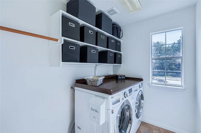 142 Carriage CT, Bastrop, TX 78602