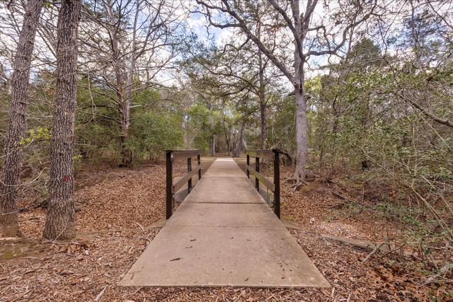 142 Carriage CT, Bastrop, TX 78602