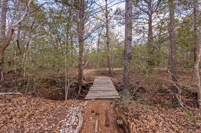 142 Carriage CT, Bastrop, TX 78602