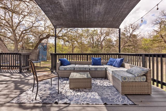 142 Carriage CT, Bastrop, TX 78602