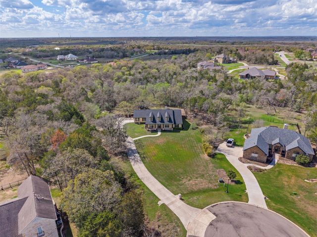 142 Carriage CT, Bastrop, TX 78602