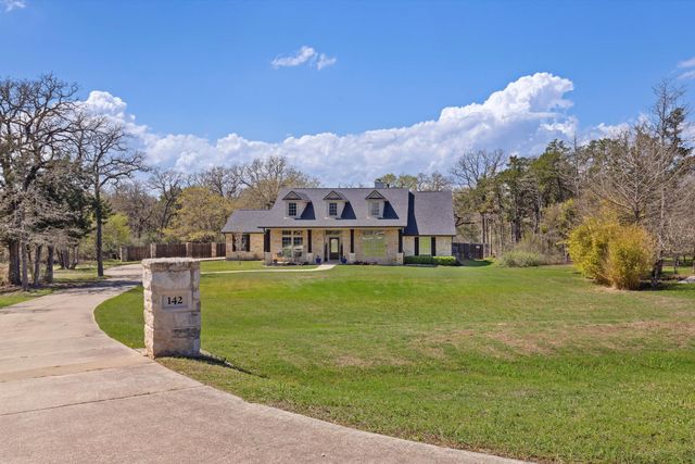 142 Carriage CT, Bastrop, TX 78602