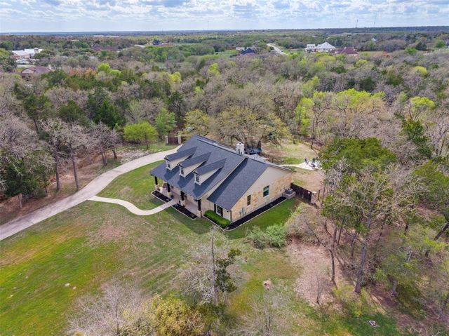 142 Carriage CT, Bastrop, TX 78602