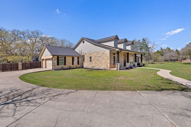 142 Carriage CT, Bastrop, TX 78602