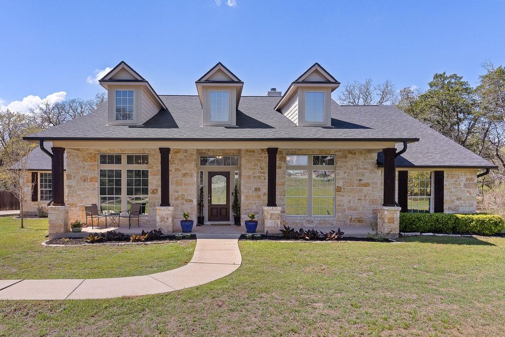 142 Carriage CT, Bastrop, TX 78602