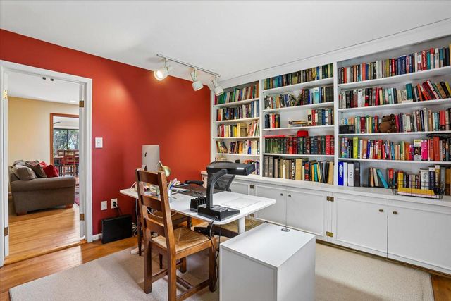 8200 W GAINSBOROUGH CT, Potomac, MD 20854