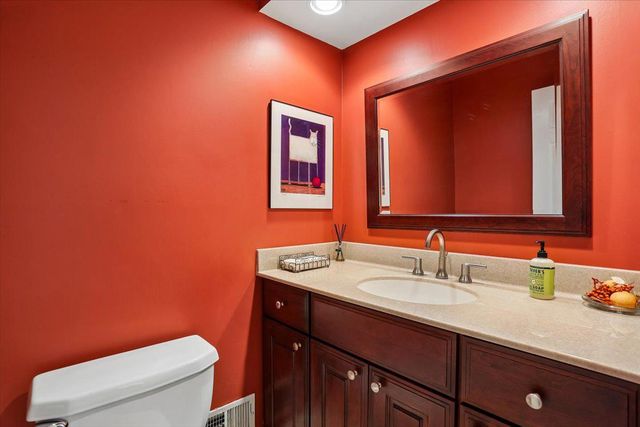 8200 W GAINSBOROUGH CT, Potomac, MD 20854