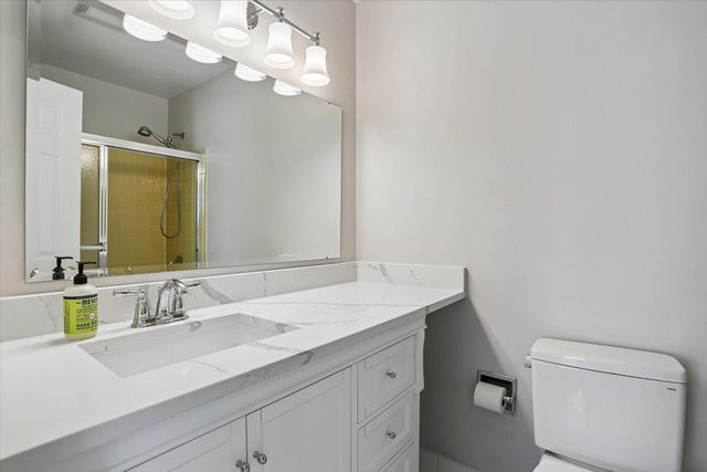 8200 W GAINSBOROUGH CT, Potomac, MD 20854