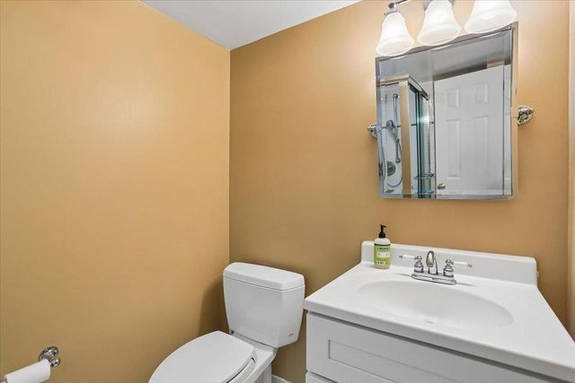 8200 W GAINSBOROUGH CT, Potomac, MD 20854