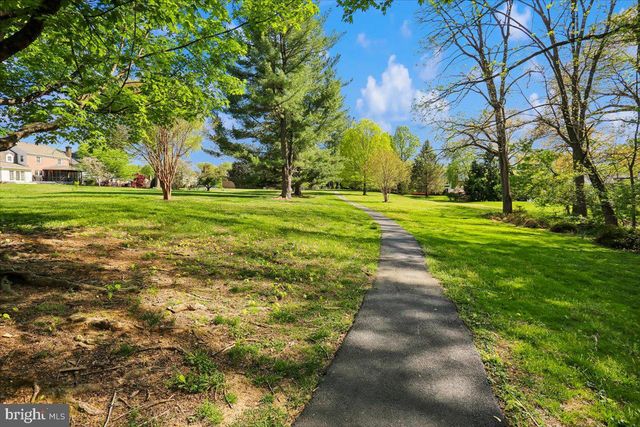 8200 W GAINSBOROUGH CT, Potomac, MD 20854