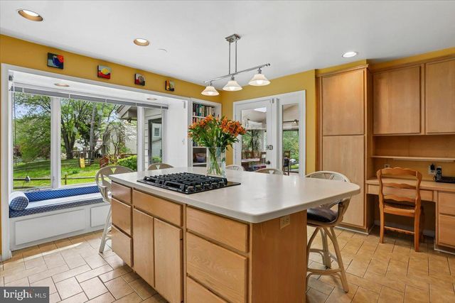 8200 W GAINSBOROUGH CT, Potomac, MD 20854