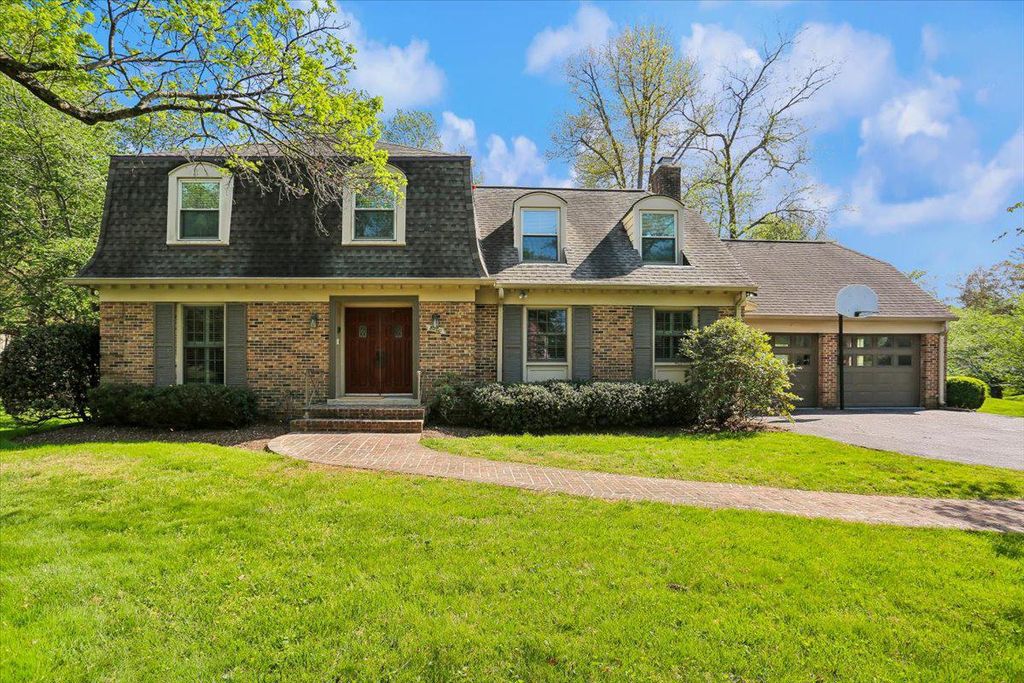 Image 1 of property listing at 8200 W GAINSBOROUGH CT, Potomac, MD 20854