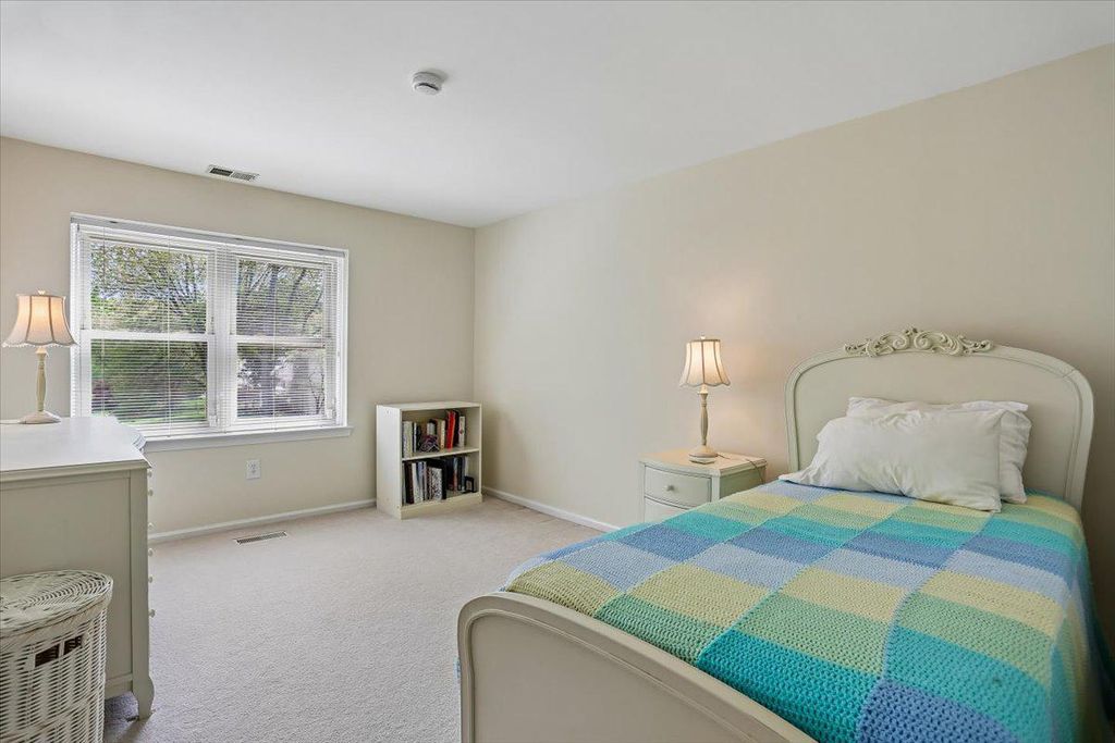 Image 23 of property listing at 8200 W GAINSBOROUGH CT, Potomac, MD 20854