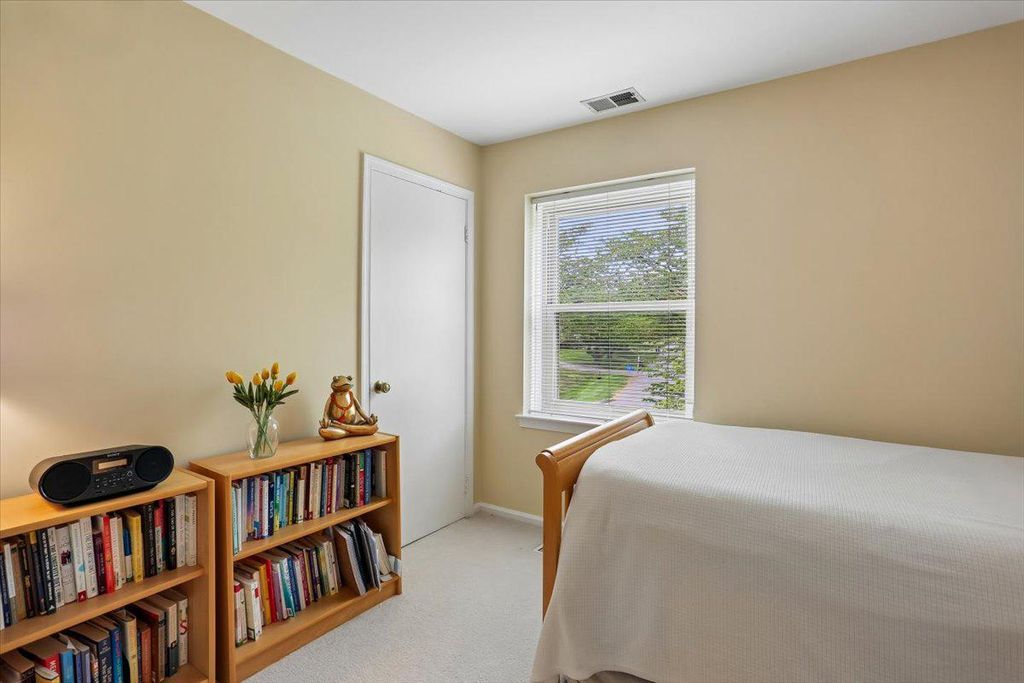 Image 24 of property listing at 8200 W GAINSBOROUGH CT, Potomac, MD 20854