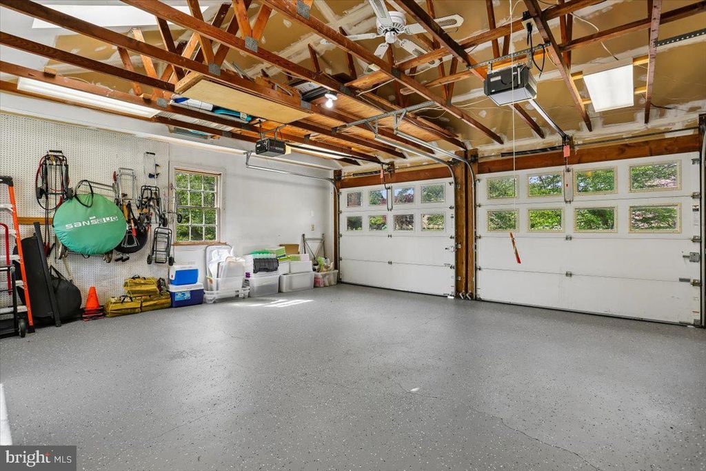 Image 34 of property listing at 8200 W GAINSBOROUGH CT, Potomac, MD 20854