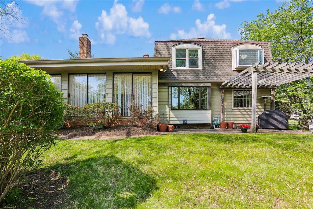 Image 37 of property listing at 8200 W GAINSBOROUGH CT, Potomac, MD 20854