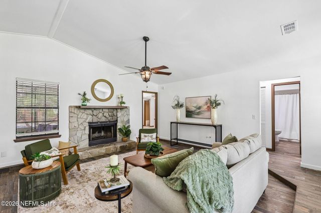 1864 SHERWOOD Drive, Middleburg, FL 32068