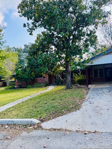 1705 Hickory, Floresville, TX 78114