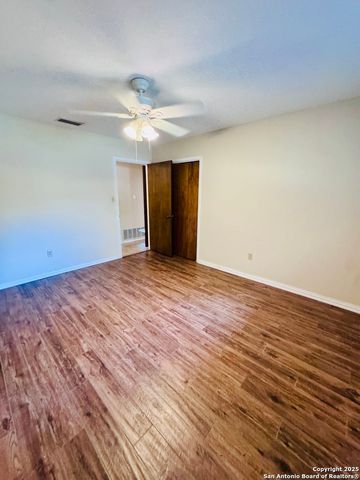 1705 Hickory, Floresville, TX 78114