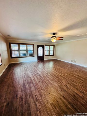 1705 Hickory, Floresville, TX 78114