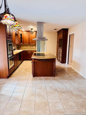 1705 Hickory, Floresville, TX 78114