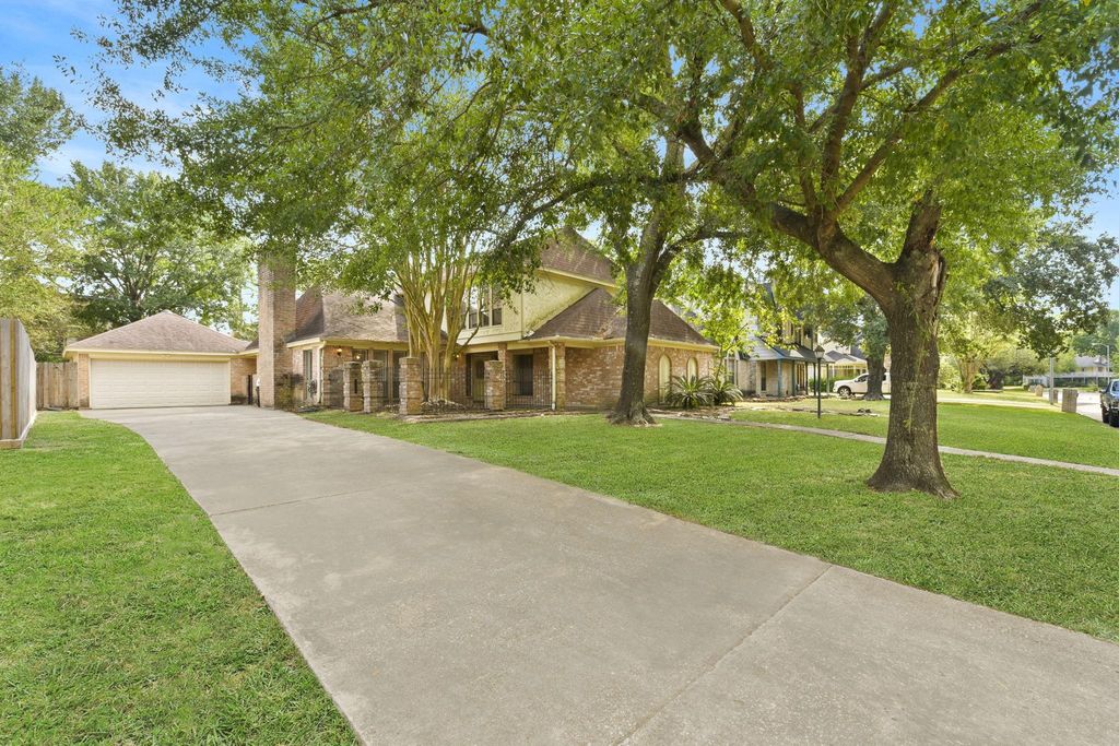 2730 Blue Glen Lane, Houston, TX 77073