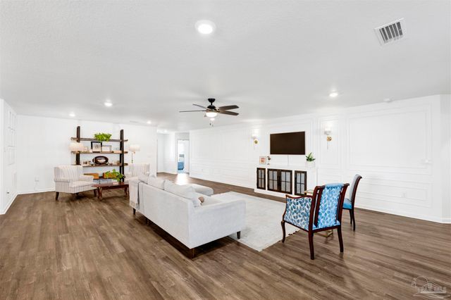 3869 James Stovall St, Pensacola, FL 32526