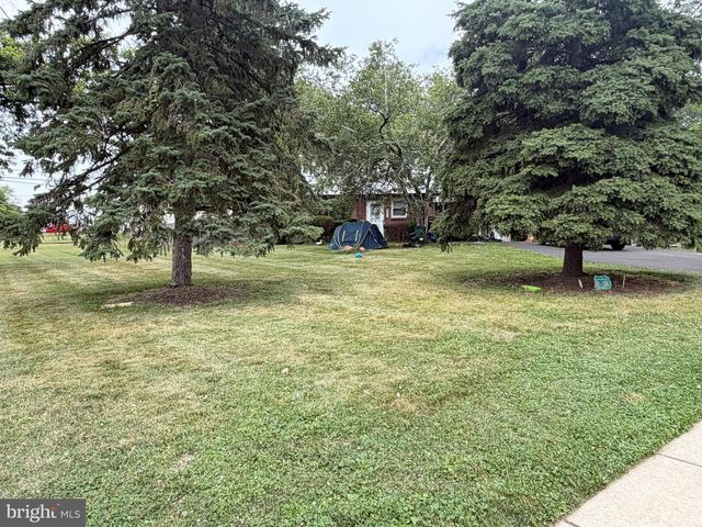229 LUFF LN, Warminster, PA 18974